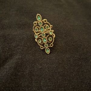 Vintage gold ring/costume jewelry